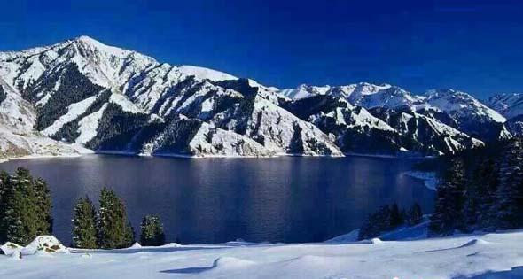 Красивые зимние пейзажи озера Тяньчи в СУАР