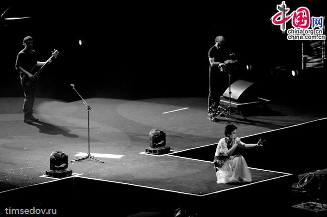 В рамках азиатского тура концерт легендарной группы «The Cranberries» прошел в Пекине. Билеты стоили от 180 до 1280 юаней (в среднем – 2,5 тысячи рублей). Огромная «Wukesong Arena» была почти полностью заполнена. 