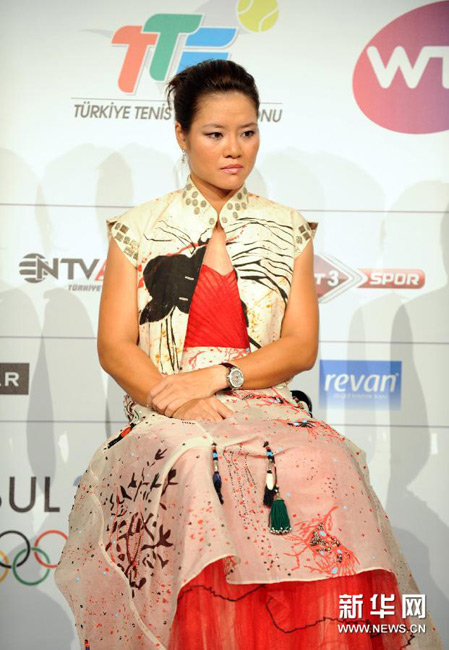 На фото: 23 октября китайская теннисистка Ли На ждет результат жеребьевки. На фото: 23 октября китайская теннисистка Ли На ждет результат жеребьевки.